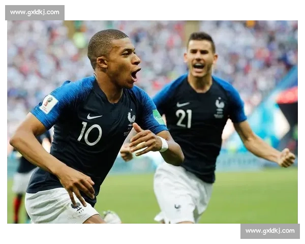 复仇夜情书：姆巴佩 12 球弑巴萨，亚马尔藏起王子病